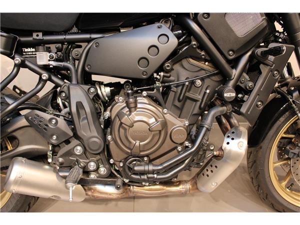 YAMAHA XSR700