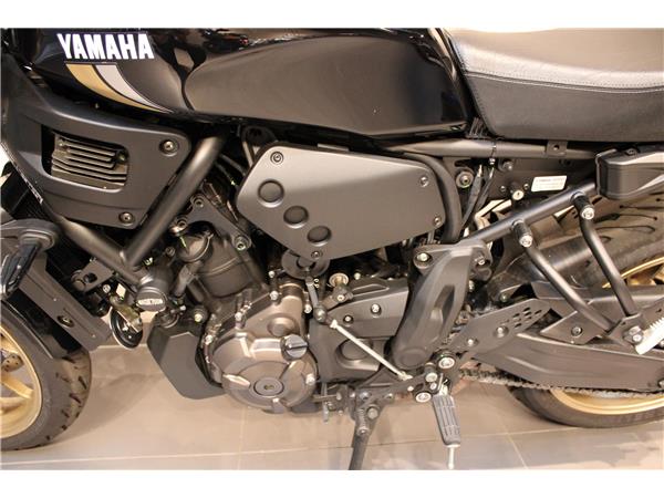 YAMAHA XSR700
