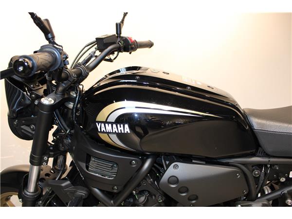 YAMAHA XSR700
