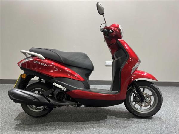 2023 Yamaha Delight 125 Red