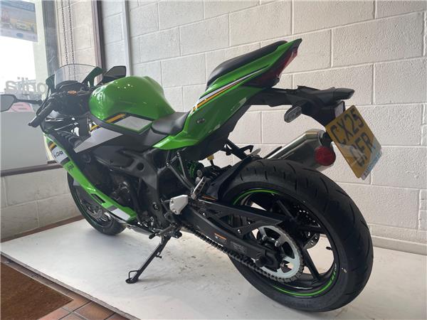 2025 Kawasaki Ninja ZX-4RR
