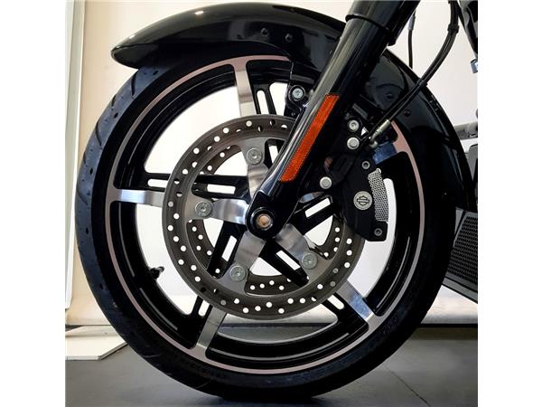 HARLEY-DAVIDSON STREET GLIDE