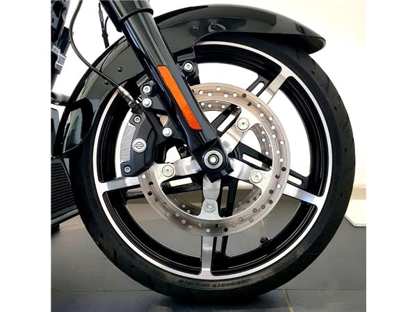 HARLEY-DAVIDSON STREET GLIDE