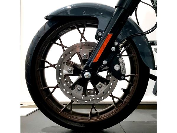 HARLEY-DAVIDSON STREET GLIDE ST