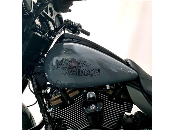 HARLEY-DAVIDSON STREET GLIDE ST