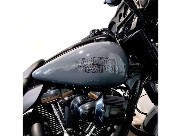 HARLEY-DAVIDSON STREET GLIDE ST