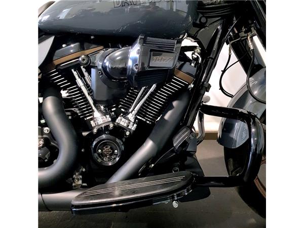 HARLEY-DAVIDSON STREET GLIDE ST