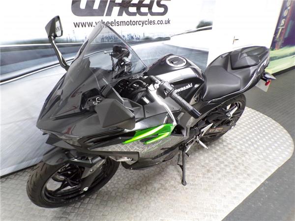 2025 Kawasaki Ninja 500