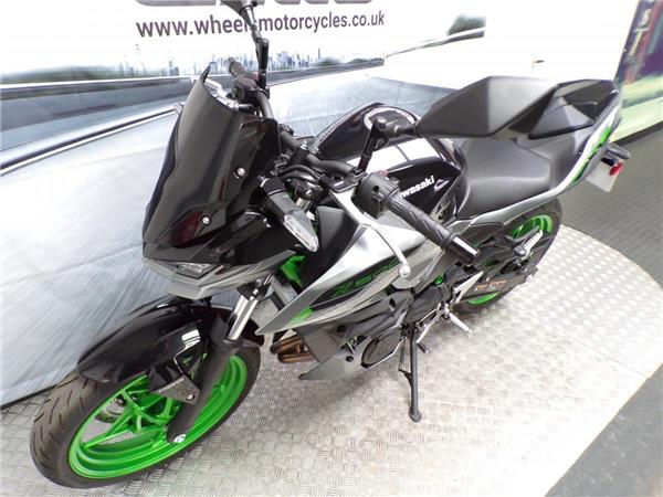 2025 KAWASAKI Z500