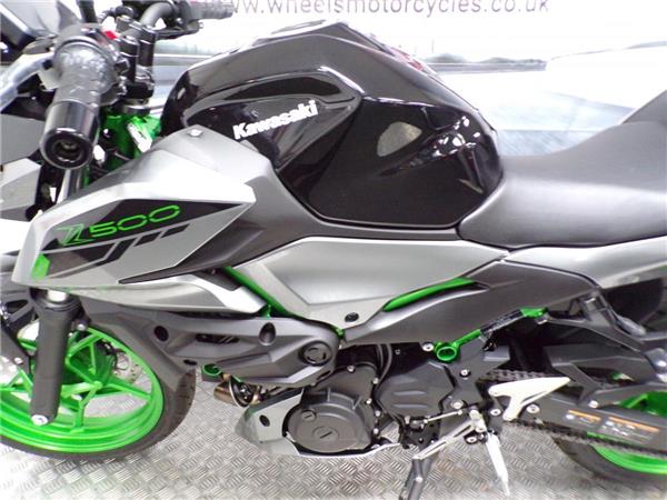 2025 KAWASAKI Z500