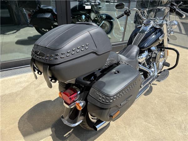 2021 HARLEY-DAVIDSON Softail FLHC 1745 Heritage Classic 107