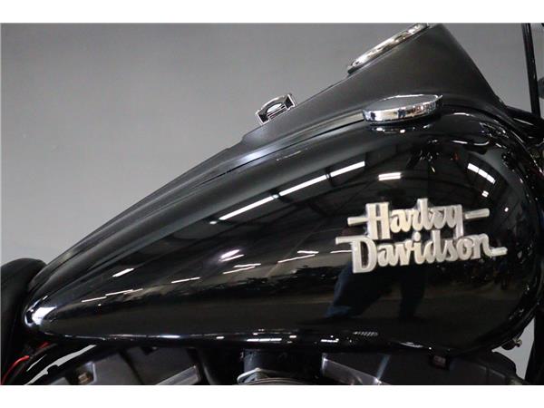 2017 HARLEY-DAVIDSON DYNA FXDB STREET BOB
