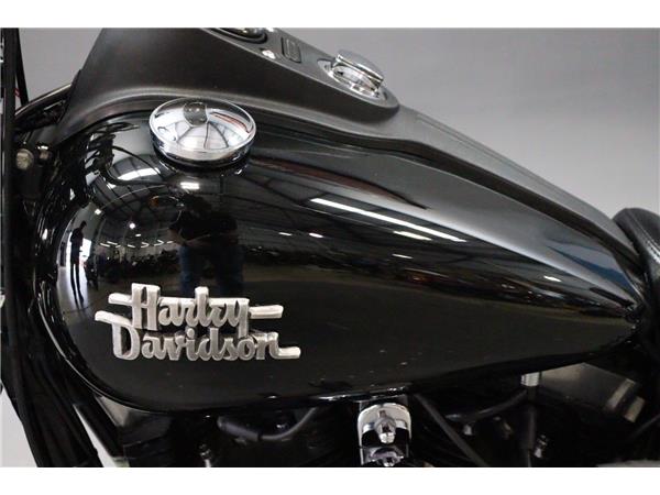 2017 HARLEY-DAVIDSON DYNA FXDB STREET BOB