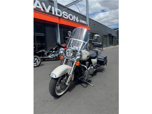 2018 HARLEY-DAVIDSON ROAD KING