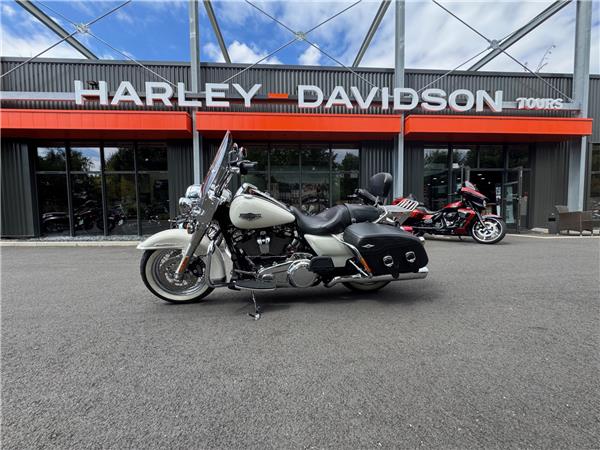 2018 HARLEY-DAVIDSON ROAD KING