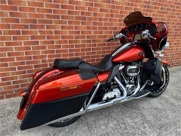 2017 Harley-Davidson Flhxse CVO Sglide 1923 18