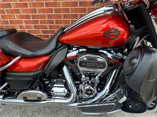 2017 Harley-Davidson Flhxse CVO Sglide 1923 18