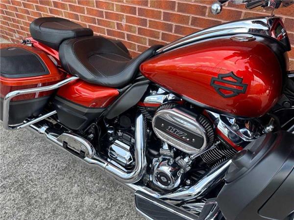 2017 Harley-Davidson Flhxse CVO Sglide 1923 18