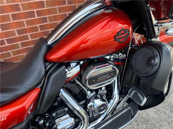 2017 Harley-Davidson Flhxse CVO Sglide 1923 18