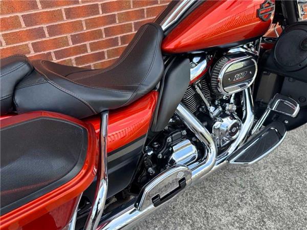 2017 Harley-Davidson Flhxse CVO Sglide 1923 18