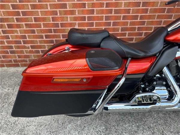 2017 Harley-Davidson Flhxse CVO Sglide 1923 18