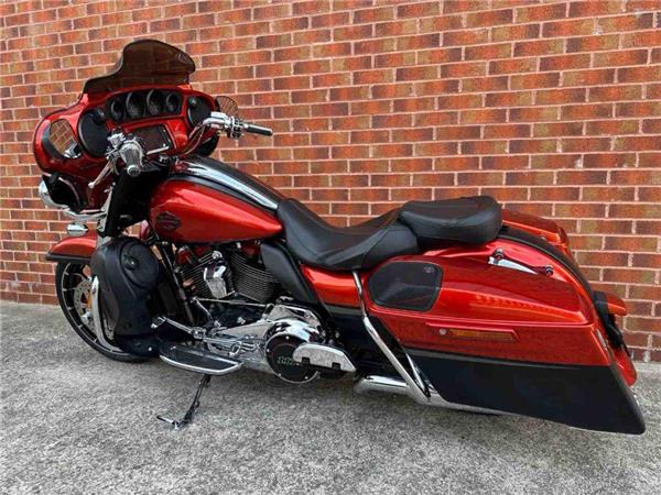 2017 Harley-Davidson Flhxse CVO Sglide 1923 18