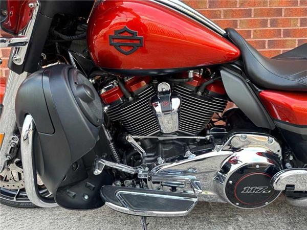 2017 Harley-Davidson Flhxse CVO Sglide 1923 18