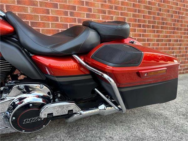 2017 Harley-Davidson Flhxse CVO Sglide 1923 18
