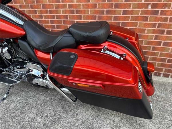 2017 Harley-Davidson Flhxse CVO Sglide 1923 18