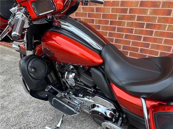2017 Harley-Davidson Flhxse CVO Sglide 1923 18