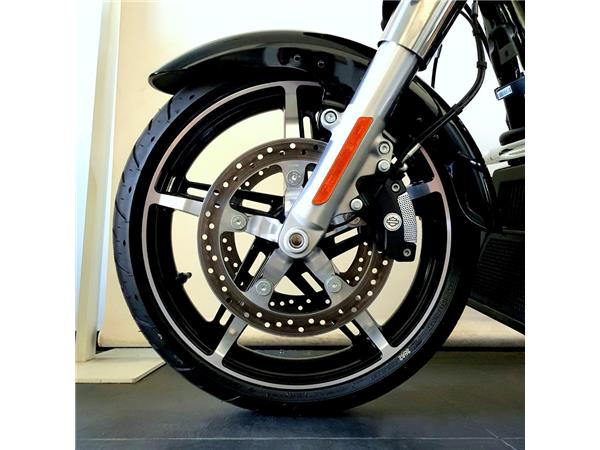 HARLEY-DAVIDSON STREET GLIDE