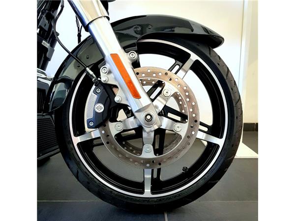 HARLEY-DAVIDSON STREET GLIDE
