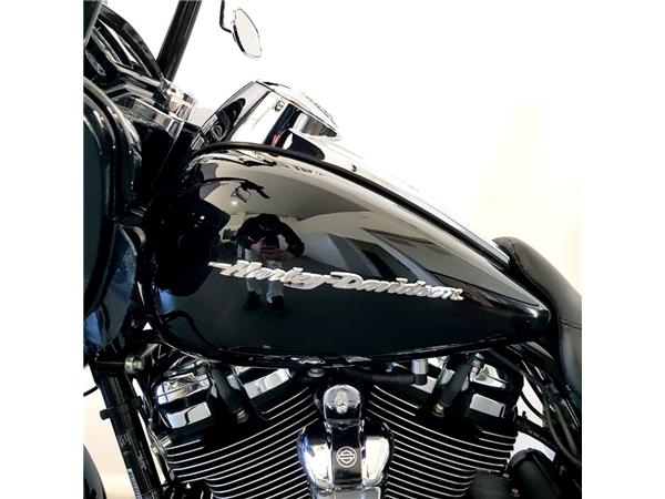 HARLEY-DAVIDSON ROAD GLIDE 107