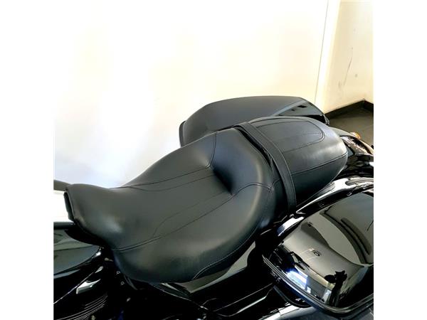 HARLEY-DAVIDSON ROAD GLIDE 107