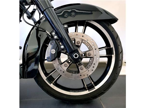 HARLEY-DAVIDSON ROAD GLIDE 107
