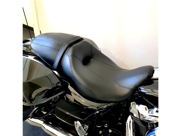 HARLEY-DAVIDSON ROAD GLIDE 107