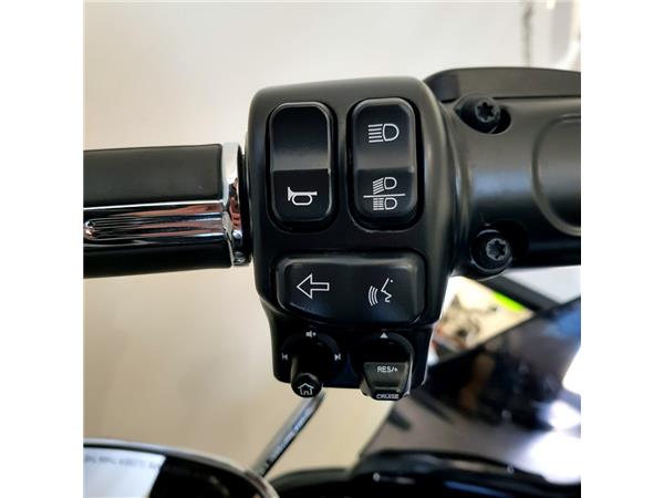 HARLEY-DAVIDSON ROAD GLIDE 107