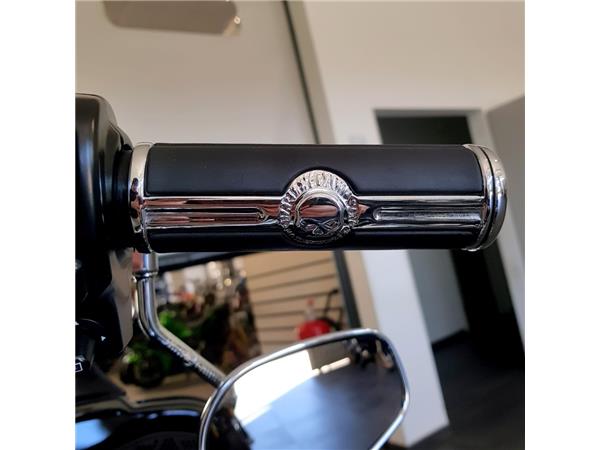 HARLEY-DAVIDSON ROAD GLIDE 107