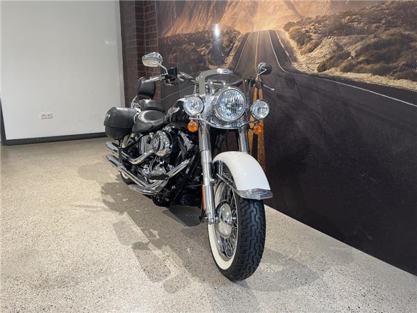 FLSTN Softail Deluxe 