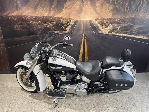 FLSTN Softail Deluxe 