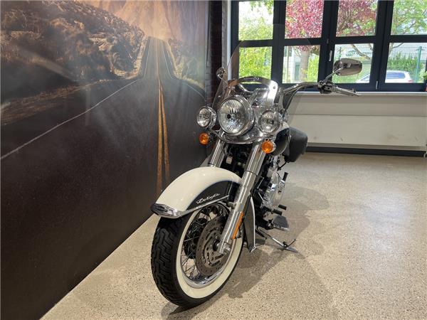 FLSTN Softail Deluxe 