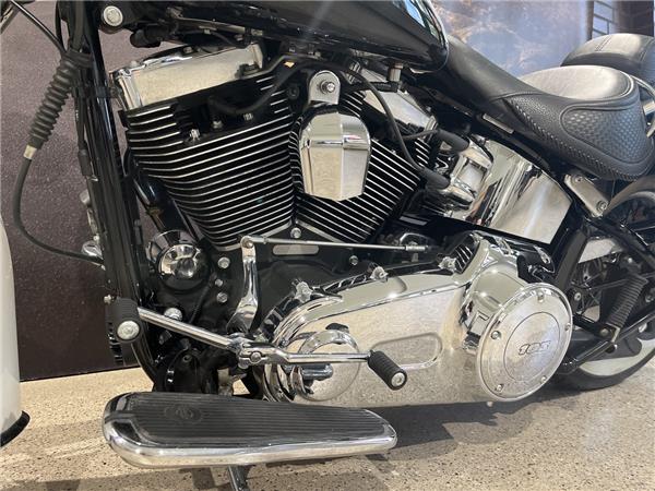 FLSTN Softail Deluxe 