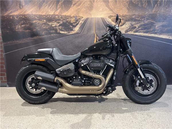 FXFBS Softail Fat Bob 114 JEKILL & HIDE