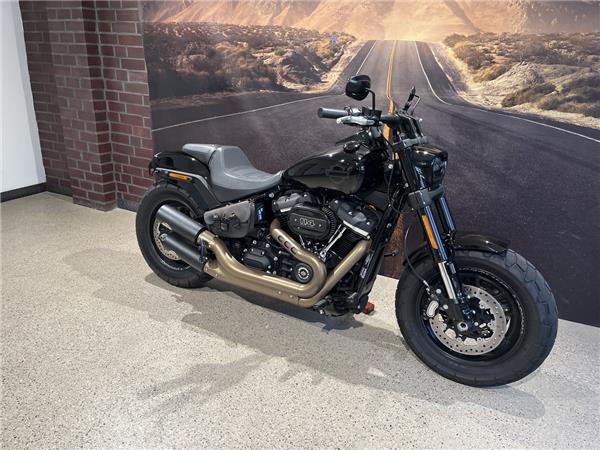 FXFBS Softail Fat Bob 114 JEKILL & HIDE