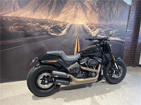 FXFBS Softail Fat Bob 114 JEKILL & HIDE