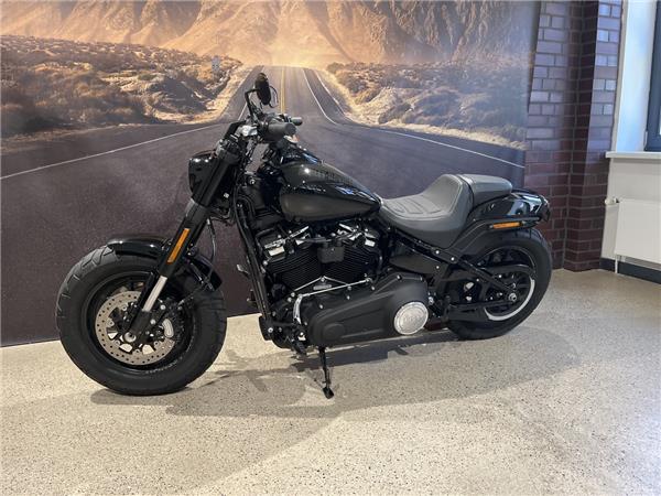 FXFBS Softail Fat Bob 114 JEKILL & HIDE