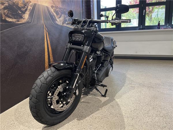 FXFBS Softail Fat Bob 114 JEKILL & HIDE