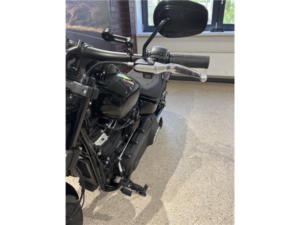 FXFBS Softail Fat Bob 114 JEKILL & HIDE