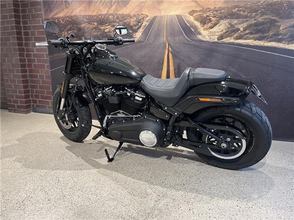 FXFBS Softail Fat Bob 114 JEKILL & HIDE