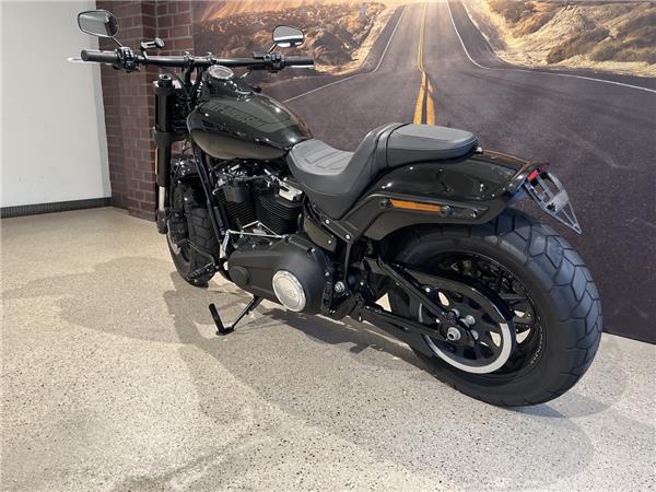 FXFBS Softail Fat Bob 114 JEKILL & HIDE